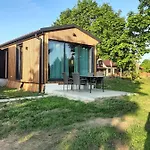Wypoczynkowo Letniskowe 펜션 Mikołajki